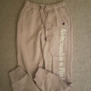 Brand new A&F sweats/joggers with tags, size M